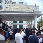 अस्थायी र करारका कर्मचारीद्वारा अर्थ मन्त्रालयमा धर्ना अस्थायी र करारका कर्मचारीद्वारा अर्थ मन्त्रालयमा धर्ना