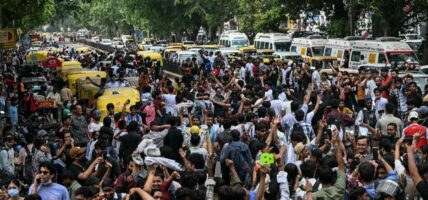 ‘कक्रोच’ आन्दोलनमा पक्राउ परेका प्रदर्शनकारीलाई रिहा गर्न माग