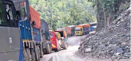 नारायणगढ-मुग्लिन सडकमा ओभरटेक नियन्त्रण गर्न प्रशासनको कडाइ