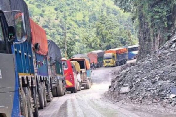 नारायणगढ-मुग्लिन सडकमा ओभरटेक नियन्त्रण गर्न प्रशासनको कडाइ नारायणगढ-मुग्लिन सडकमा ओभरटेक नियन्त्रण गर्न प्रशासनको कडाइ