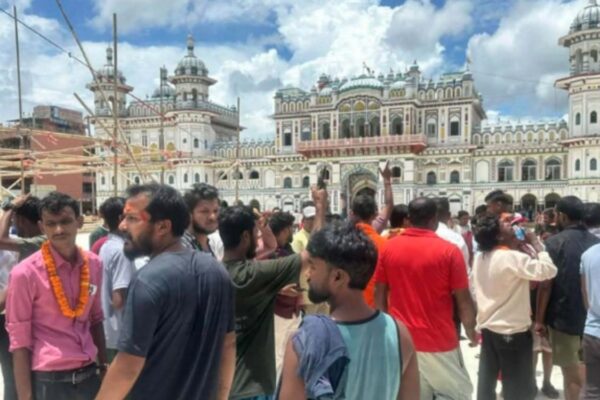 जनकपुरमा हर्क साम्पाङको स्वागत गर्न पुगेका कार्यकर्ता लखेटिए, संयमित रहन आग्रह जनकपुरमा हर्क साम्पाङको स्वागत गर्न पुगेका कार्यकर्ता लखेटिए, संयमित रहन आग्रह