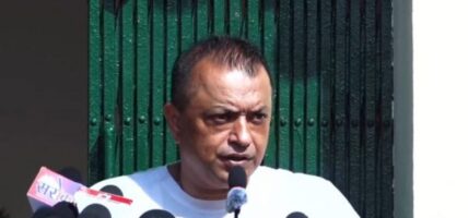 गगनको कटाक्ष :‘गाडीमा ब्रेक नहुनेले सरकार र दौडमा ब्रेक नहुनेले प्रतिपक्ष चलाउने’