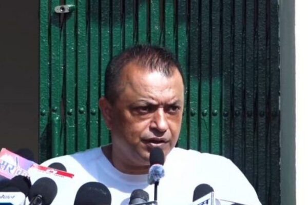 गगनको कटाक्ष :‘गाडीमा ब्रेक नहुनेले सरकार र दौडमा ब्रेक नहुनेले प्रतिपक्ष चलाउने’ गगनको कटाक्ष :‘गाडीमा ब्रेक नहुनेले सरकार र दौडमा ब्रेक नहुनेले प्रतिपक्ष चलाउने’