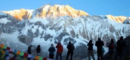 अन्नपूर्ण क्षेत्रमा लेक लागेर २५ पर्यटकको मृत्यु
