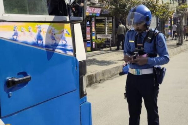 जरिवाना नतिर्ने दुई लाखभन्दा बढी चालकको सेवा रोक्का जरिवाना नतिर्ने दुई लाखभन्दा बढी चालकको सेवा रोक्का