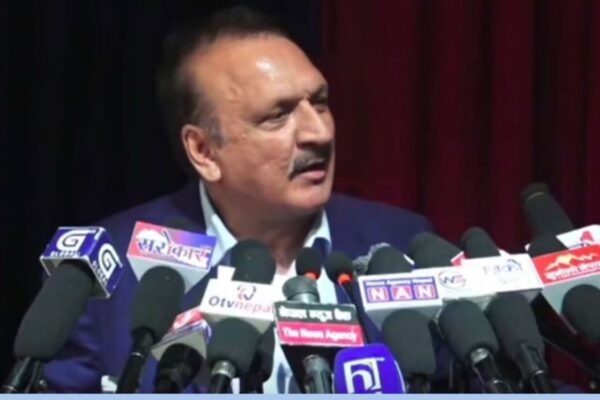 गगन थापालाई प्रकाशशरण महतको चेतावनी– कांग्रेसको भाैतिक शरीर त्यहाँ होला, आत्मा यहाँ छ गगन थापालाई प्रकाशशरण महतको चेतावनी– कांग्रेसको भाैतिक शरीर त्यहाँ होला, आत्मा यहाँ छ