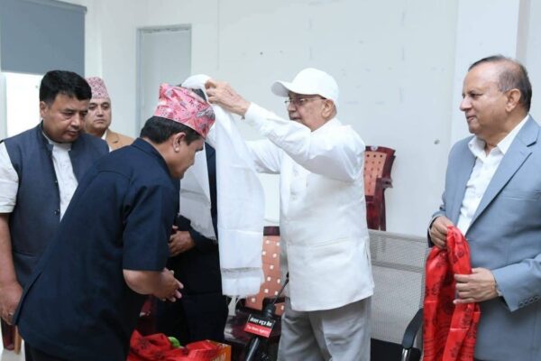 नेकपाका ६ नेता एमालेमा प्रवेश नेकपाका ६ नेता एमालेमा प्रवेश