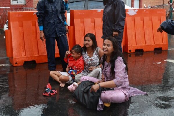 प्रधानमन्त्री कार्यालय पुगेका निहारिका र विनु पक्राउ