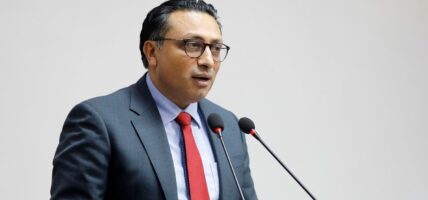 कर हटाउन माग गर्नेले कहाँ लगाउने भन्ने विकल्प पनि दिनुपर्छः अर्थमन्त्री डा. वाग्ले