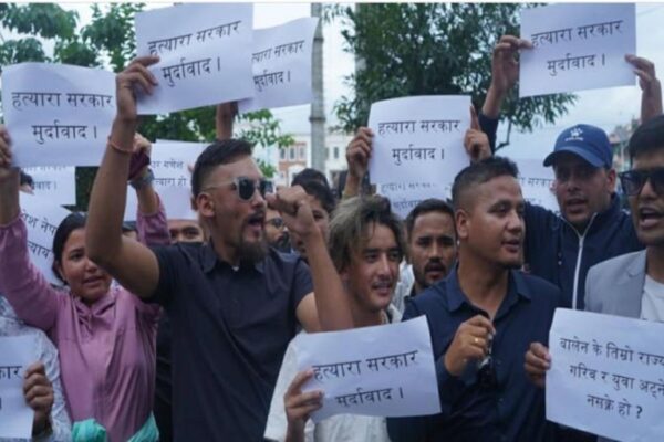 माइतीघरमा युवाहरूको आक्रोशःबालेन तिम्रो झिकै झिकै माया गणेशको आत्मदाह थियो माइतीघरमा युवाहरूको आक्रोशःबालेन तिम्रो झिकै झिकै माया गणेशको आत्मदाह थियो