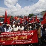 तस्वीरमा हेर्नुहाेस् काठमाडौंमा लघुवित्त पीडितको ‘राजधानी मार्च’