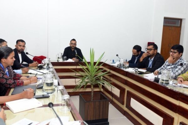 सदनको जनसरोकारका विषयको प्रगति सांसदलाई फोन गरेरै जानकारी गराइने सदनको जनसरोकारका विषयको प्रगति सांसदलाई फोन गरेरै जानकारी गराइने