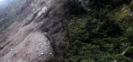 ‘गोरखामा पहिरो गएको हो, नदी थुनिएको छैन’