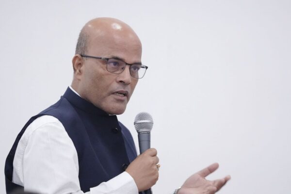 सरकारको प्रभाव र विश्वास घट्दै गइरहेको छ :अमरेशकुमार सिंह सरकारको प्रभाव र विश्वास घट्दै गइरहेको छ :अमरेशकुमार सिंह