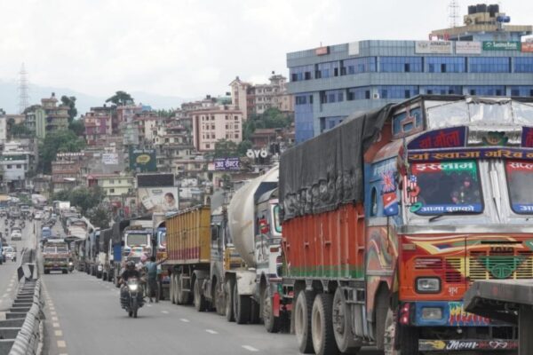 राजधानी जोड्ने प्रमुख राजमार्ग नै बन्द