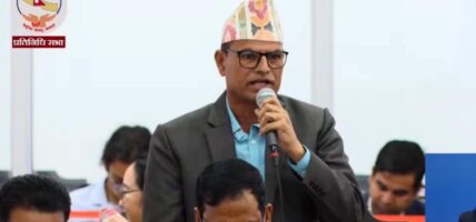 प्रधानमन्त्री र मन्त्रीलाई टिसर्ट लगाएर संसद आउन रोक लगाउन एमाले सांसद पोखरेलको माग