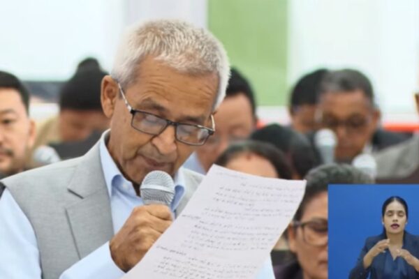 प्रधानमन्त्रीको ड्रेसलाई लिएर एमालेले फेरि उठायो प्रश्न