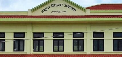 धनुषा अदालत अगाडि मिटरब्याजपीडित महिलाले गरिन् आ#त्मदाह प्रयास
