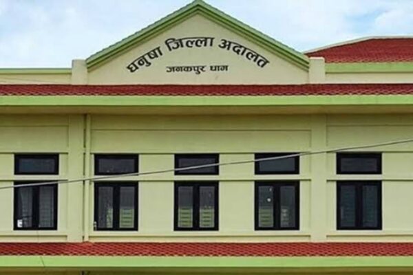धनुषा अदालत अगाडि मिटरब्याजपीडित महिलाले गरिन् आ#त्मदाह प्रयास धनुषा अदालत अगाडि मिटरब्याजपीडित महिलाले गरिन् आ#त्मदाह प्रयास