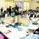 कालोबजारी गर्ने पेट्रोलपम्प र ग्यास डिलरको इजाजत खारेज गर्न निर्देशन कालोबजारी गर्ने पेट्रोलपम्प र ग्यास डिलरको इजाजत खारेज गर्न निर्देशन