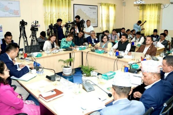 कालोबजारी गर्ने पेट्रोलपम्प र ग्यास डिलरको इजाजत खारेज गर्न निर्देशन कालोबजारी गर्ने पेट्रोलपम्प र ग्यास डिलरको इजाजत खारेज गर्न निर्देशन