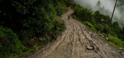 मध्यपहाडी राजमार्गमा राति सवारी आवागमनमा रोक