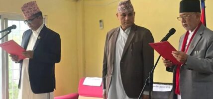 सुदूरपश्चिम प्रदेशका नवनियुक्त मुख्यमन्त्री खगराज भट्टले लिए शपथ