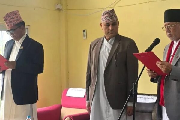 सुदूरपश्चिम प्रदेशका नवनियुक्त मुख्यमन्त्री खगराज भट्टले लिए शपथ सुदूरपश्चिम प्रदेशका नवनियुक्त मुख्यमन्त्री खगराज भट्टले लिए शपथ