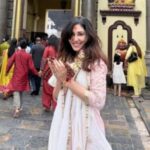 बलिउड अभिनेत्री पूजा चोपडाद्वारा पशुपतिनाथको दर्शन