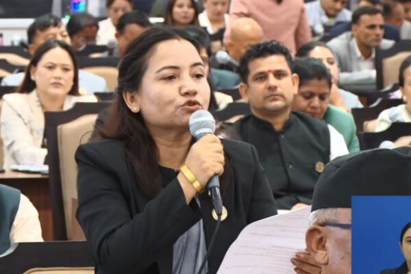 ‘जनतालाई ग्यास दिन नसक्ने सरकारले मन्त्रीलाई हेलिकोप्टर यात्रा गराउने यो कस्तो सुशासन हो ?’