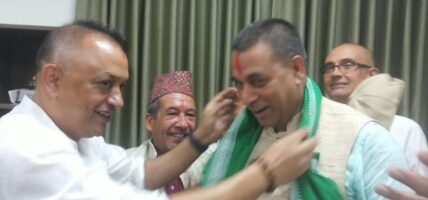 रास्वपा हरिवनका पूर्व नगर सभापति न्यौपाने कांग्रेसमा प्रवेश