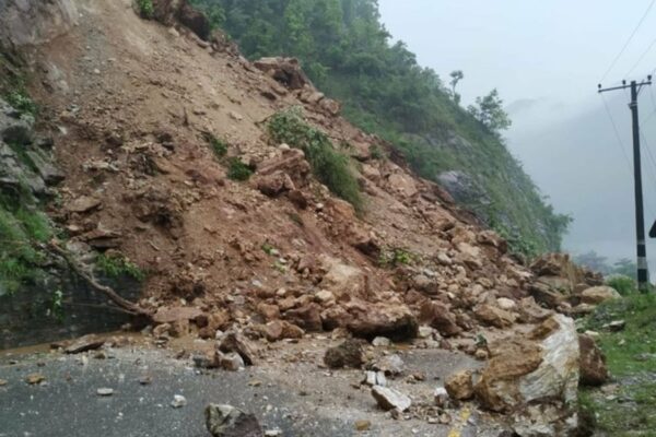 देशभर विभिन्न सात सडकखण्ड अवरुद्ध देशभर विभिन्न सात सडकखण्ड अवरुद्ध