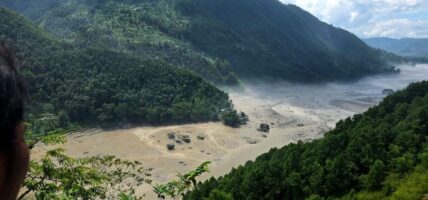 अपर त्रिशूली थ्री बि आयोजनामा कार्यरत १२ जना कर्मचारी सम्पर्कविहीन