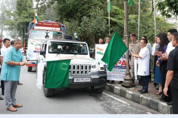 विपद् प्रभावितका लागि सिक्किमले पठायो राहत र स्वास्थ्य सामग्री विपद् प्रभावितका लागि सिक्किमले पठायो राहत र स्वास्थ्य सामग्री