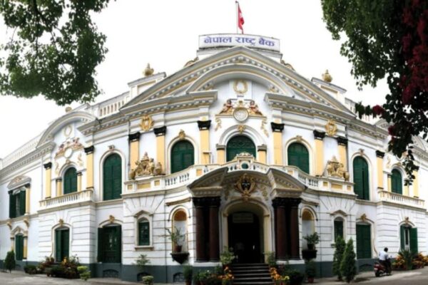 गभर्नरको कार्यकाल तीन वर्षमा झारिँदै
