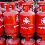 बाढी प्रभावितलाई एलपी ग्यास व्यवसायीले साढे १२ सय सिलिन्डर उपलब्ध गराउने बाढी प्रभावितलाई एलपी ग्यास व्यवसायीले साढे १२ सय सिलिन्डर उपलब्ध गराउने