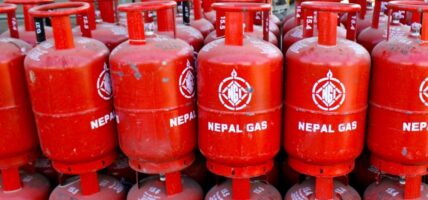 बाढी प्रभावितलाई एलपी ग्यास व्यवसायीले साढे १२ सय सिलिन्डर उपलब्ध गराउने