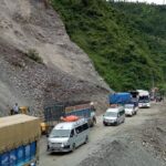 चामे–बेँसीसहर सडक अवरुद्ध