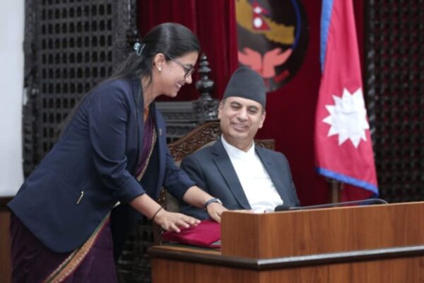 प्रधानमन्त्रीको तर्फबाट कानुनमन्त्रीले गरिन् मधेशी आयोगको वार्षिक प्रतिवेदन पेश