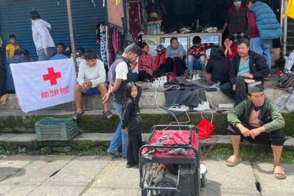 पाँच दिनपछि धुञ्चेमा‘जेनेरेटर’: नि:शुल्क मोबाइल चार्ज,टुटेको आशालाई जोड्दै