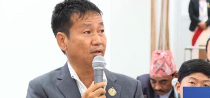 नेपालमा एउटा मात्र सेना छ, अरु सेनालाई निषेध गर्नुपर्छ : हर्क साम्पाङ