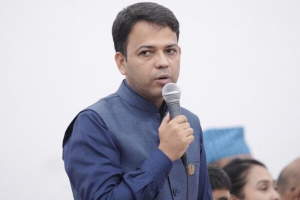 गृह मन्त्रालयमा गरिमाका आमा-बुबाको भिडियो खिचिएकोप्रति रास्वपा महामन्त्रीको आपत्ति गृह मन्त्रालयमा गरिमाका आमा-बुबाको भिडियो खिचिएकोप्रति रास्वपा महामन्त्रीको आपत्ति