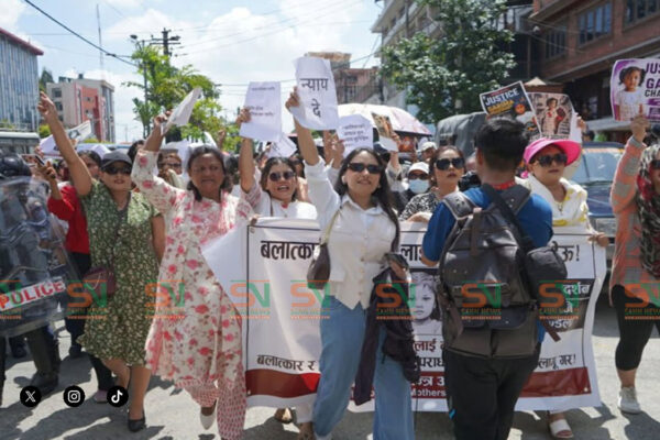 बाराको जीतपुरसिमरामातीन वर्षीया बालिका गरिमा चौधरीको बलात्कारपछि हत्या भएको भन्दै काठमाडौंमा विरोध प्रदर्शन