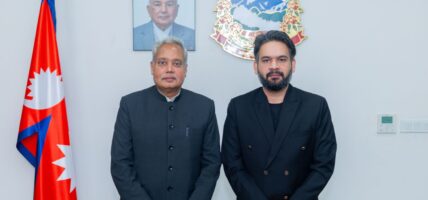जाँदा जाँदै भारतीय राजदूत श्रीवास्तवले भेटे प्रधानमन्त्री बालेन