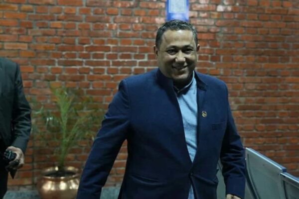 परराष्ट्रमन्त्री खनाल स्वदेश फर्किए