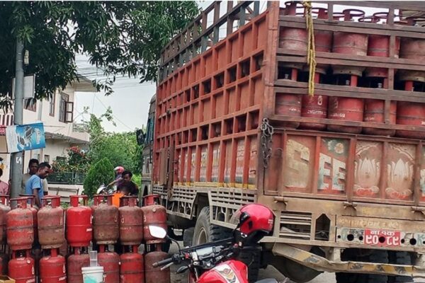 उपत्यका बाहिरबाट ग्यास सिलिन्डरमा ‘बोटलिङ’ गर्न थालियो