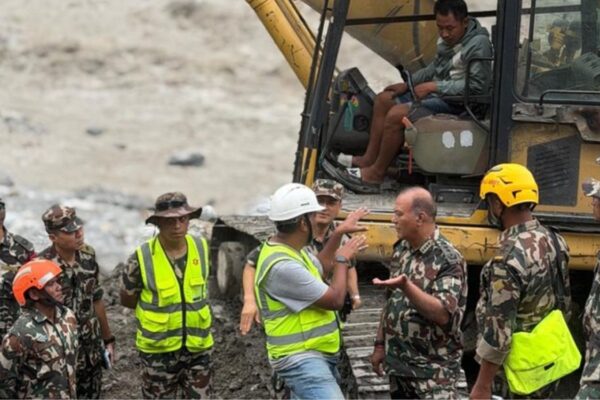 टनेलमा फसेकाको उद्धार अनुगमनमा प्रधानसेनापति सिग्देल टनेलमा फसेकाको उद्धार अनुगमनमा प्रधानसेनापति सिग्देल