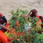 बाणगङ्गा नदीमा फसेका १२ जनाको सकुशल उद्धार बाणगङ्गा नदीमा फसेका १२ जनाको सकुशल उद्धार