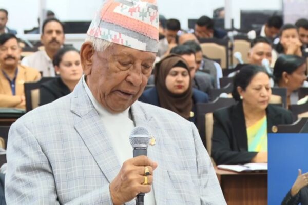 सांसद केसीको प्रश्न– २६ सयमा सजिलै ग्यास पाइन्छ, तोकिएको मूल्यमा पाइँदैन किन ? सांसद केसीको प्रश्न– २६ सयमा सजिलै ग्यास पाइन्छ, तोकिएको मूल्यमा पाइँदैन किन ?