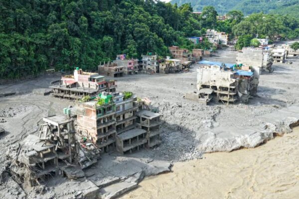 त्रिशूली र ढुंगे जोड्न बेली ब्रिज हालिने